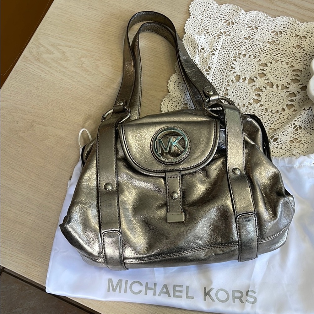 Michael Kors Silver Shoulder Bag with Luxurious Metallic Finish